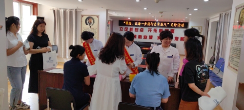 中國大地保險吉林分公司開展“傳遞關(guān)愛，守護健康”7.8 保險公眾宣傳日義診活動 (2)