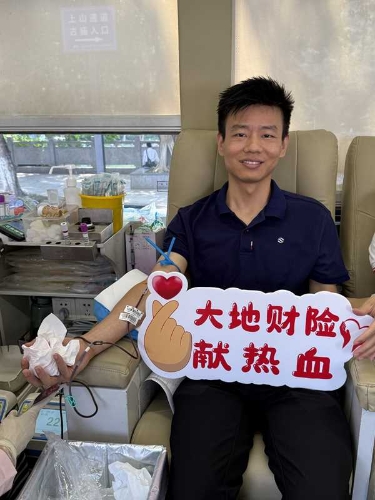 在廣東，公司積極參加?xùn)|莞保險(xiǎn)業(yè)第九屆“保險(xiǎn)傳大愛&nbsp;熱血獻(xiàn)真情”愛心獻(xiàn)血活動(dòng)，并在旗峰公園開展公益健步走活動(dòng)，沿途向市民普及保險(xiǎn)保障知識(shí)，傳播金融消費(fèi)者權(quán)益理念3